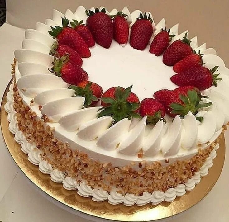 Простое красивое оформление торта Pin by Doces100 acçucar on bolos chantininho Fresh fruit cake, Desserts, Yummy c