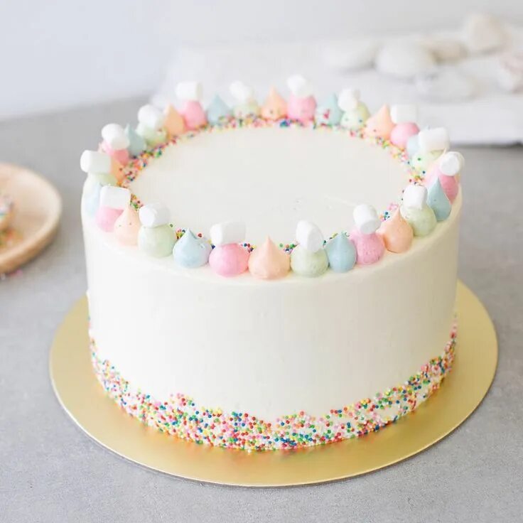 Простое оформление торта для девочки Baker's Brew Studio on Instagram: "Funfetti Vanilla Cake * A simple vanilla spon