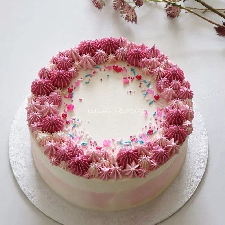 Простое оформление торта на день рождения женщине Украшение торта Buttercream cake decorating, Cake decorating, Fondant cake tutor