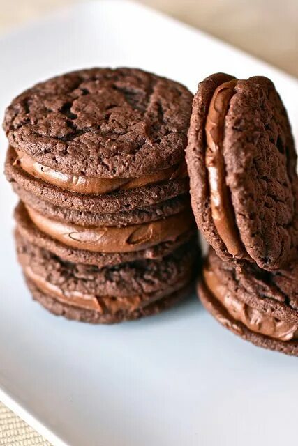 Простое шоколадное печенье рецепт с фото Chocolate Malt Sandwich Cookies Chocolate malt, Oreo recipes, Sandwich cookies