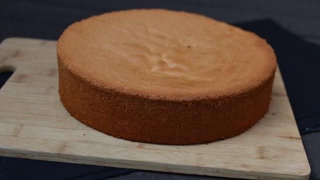 Простой бисквитный фото Perfect Sponge Cake Sponge cake, Baking sweets, Sweets desserts