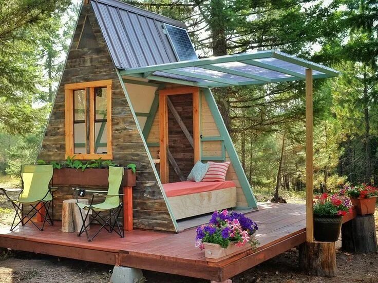 Простой дачный домик своими руками проекты фото Tiny A-frame cabin costs just $700 to build - New York Magazine Cabana minúscula