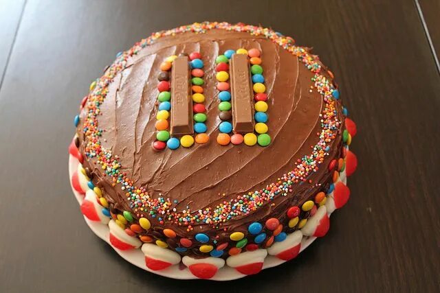 Простой декор для детского торта 11th Birthday cake Cake, Birthday cake, Candy cake