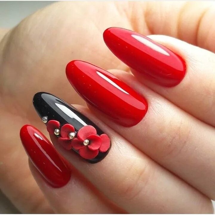 Простой дизайн красного маникюра Pin by Arzu Mustafa on Nail art Gel nails, Red nail art, Red nail art designs