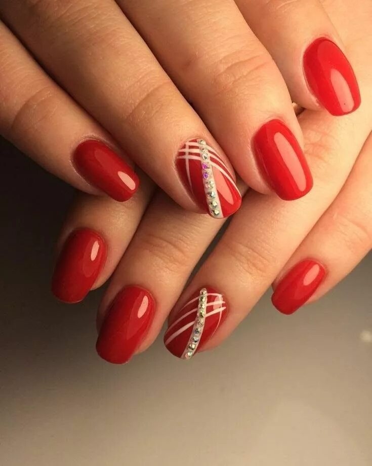 Простой дизайн красного маникюра Pin by Raky AG on Uñas Red nail art designs, Red nail designs, Red acrylic nails