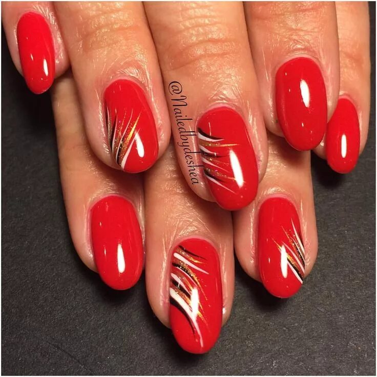 Простой дизайн красного маникюра See this Instagram photo by @nailedbydeshea * 32 likes Nail art designs, Fall na