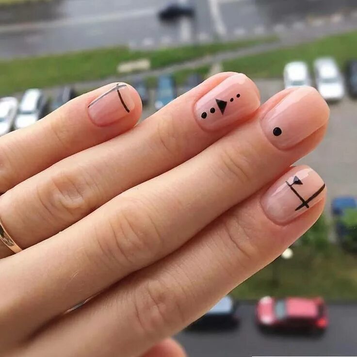 Простой дизайн маникюра на короткие ногти Pin on Esmalte Para Uñas Minimalist nail art, Minimal nails art, Minimal nails