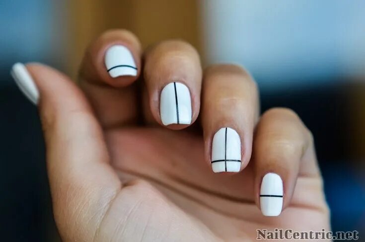 Простой дизайн на короткие ногти Black and white nail art with striping tape White nails, Black and white nail ar