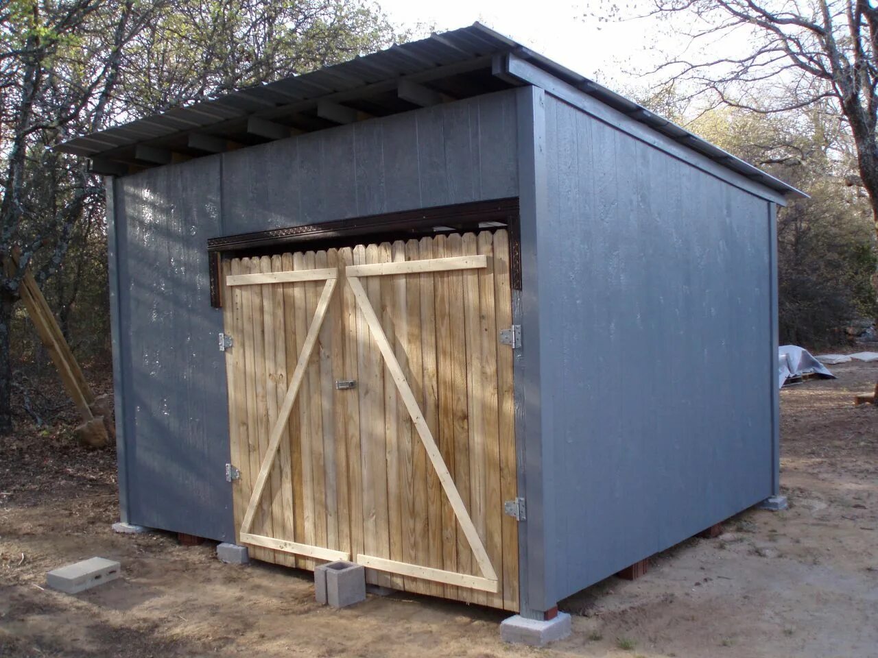 Простой гараж своими руками фото Wood Pallet Shed Project Pallet shed, Shed, Diy shed