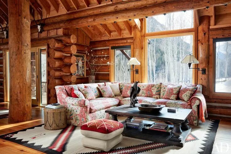 Простой интерьер деревянного дома Inside Pauline Pitt's Rustic Aspen Getaway Interior design rustic, Log home inte