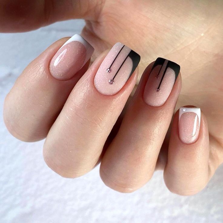 Простой маникюр на короткие квадратные ногти 35 Modern And Creative Designs For French Nail Art French tip nail designs, Fren