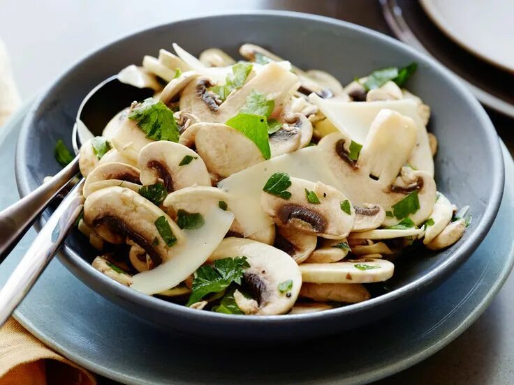 Простой салат из шампиньонов с фото Fresh Mushroom and Parsley Salad Recette Salade de champignons, Food network, Id