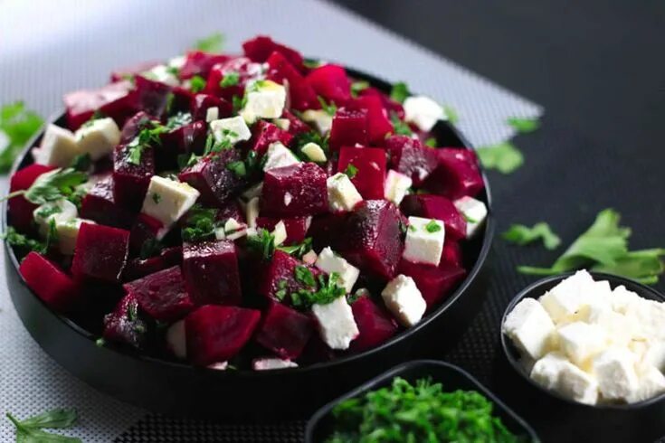 Простой салат из свеклы с фото Healthy Beetroot and Feta Salad Scrambled Chefs Recette Betterave salade, Recett