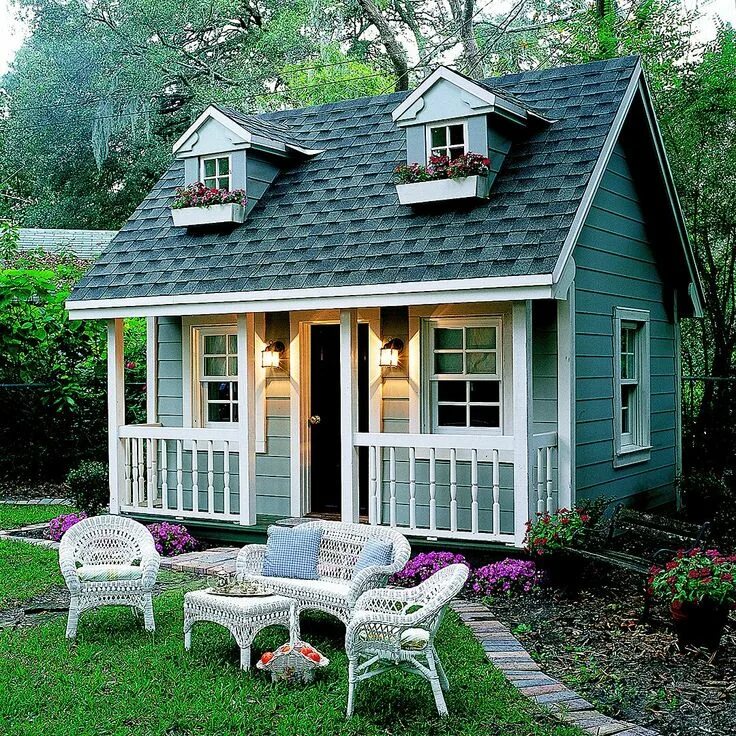 Простые дачные дома фото 24 Adorable Playhouses You Need to See Backyard cottage, Backyard sheds, Play ho