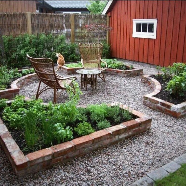 Простые дачные участки своими руками фото I luv this formal layout of raised garden beds. The chunky red bricks look outst