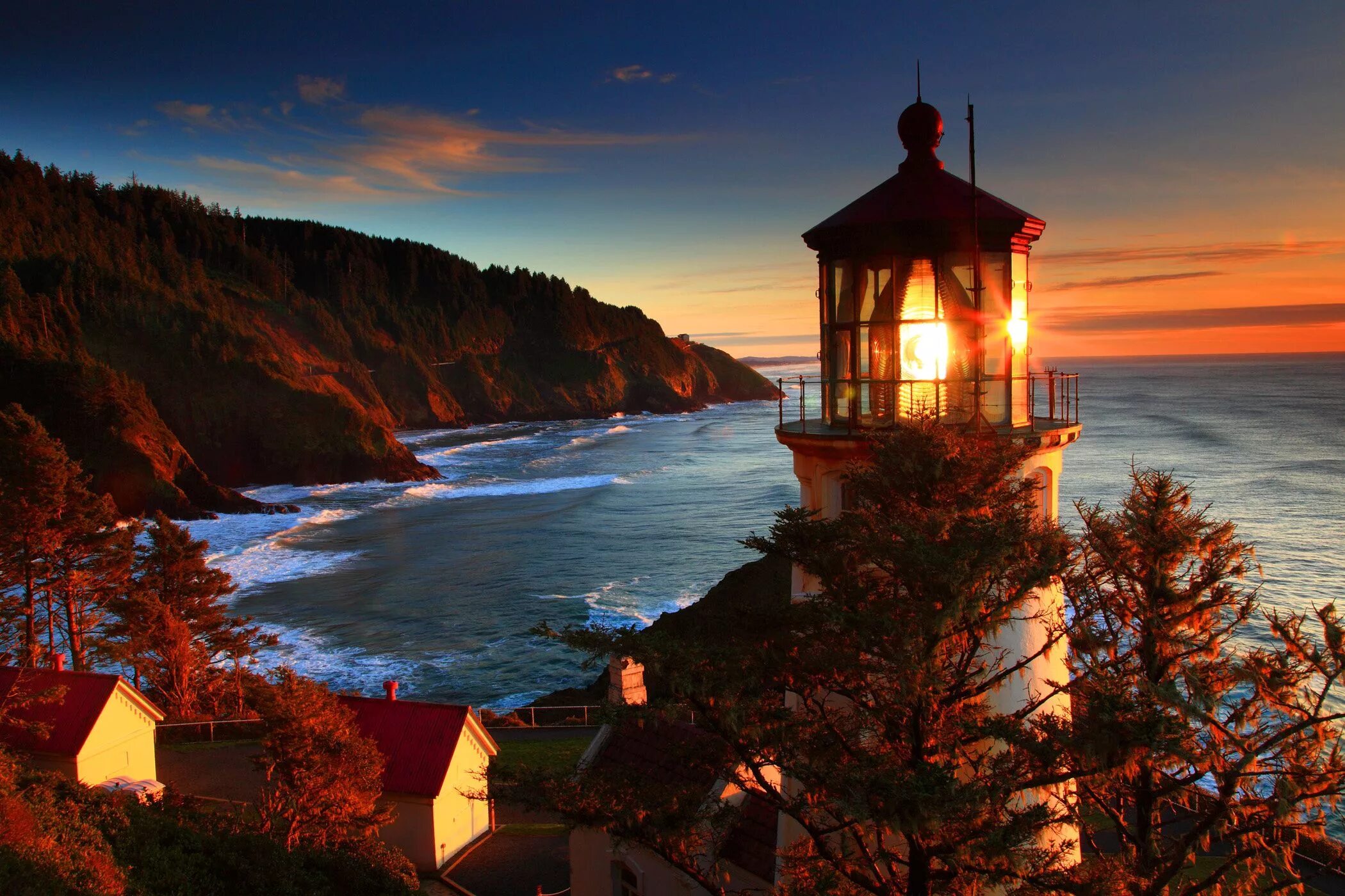 Простые фото на обои Shades of Autumn surround the light Faro, Costa de oregon, Imagenes de paisajes 