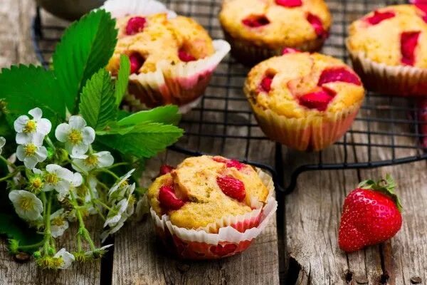 Простые и вкусные маффины фото рецепты Кексы с клубникой Strawberry muffins, Weaning recipes, Baby led weaning recipes