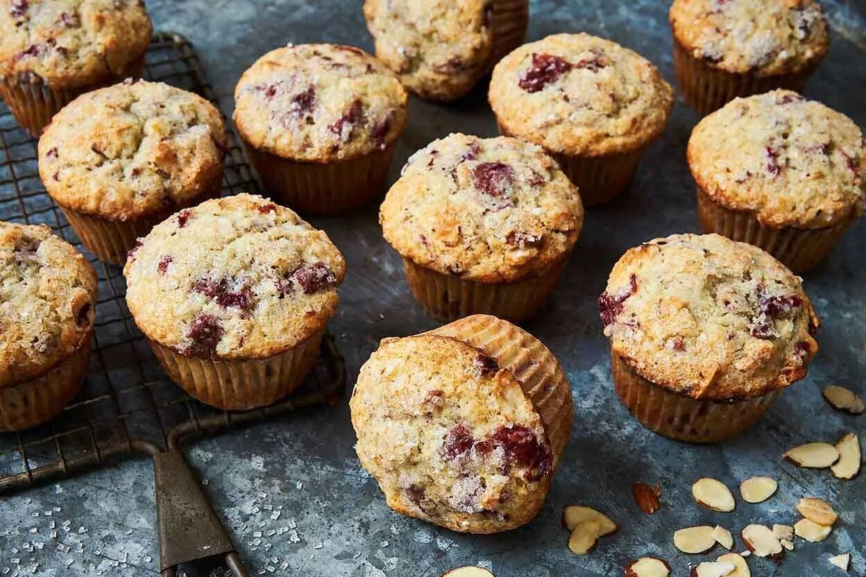 Простые и вкусные маффины фото рецепты Cherry-Almond Muffins Recipe Cherry almond muffins, Almond muffins, Baking