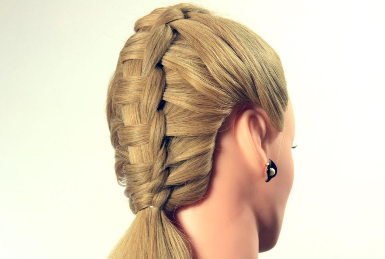 Простые красивые прически видео Braided hairstyle for every day, via YouTube. Прически, Стильный волосы, Плетени