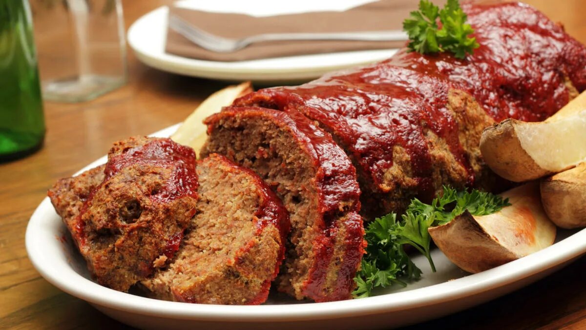 Простые мясные рецепты с фото Ramen Meatloaf Adds A Fun Twist To The Classic Comfort Meal