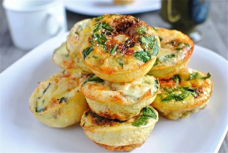 Простые рецепты с фото на каждый Mini Frittatas. The one that uses cut-up biscuits. Fodmap recipes, Brunch recipe