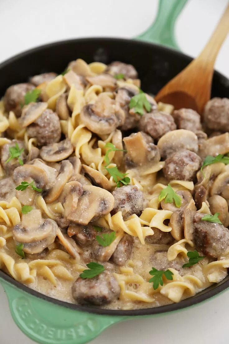 Простые рецепты с грибами шампиньонами фото Creamy Mushroom Meatball Stroganoff Recipe Mushroom meatballs, Meatball strogano