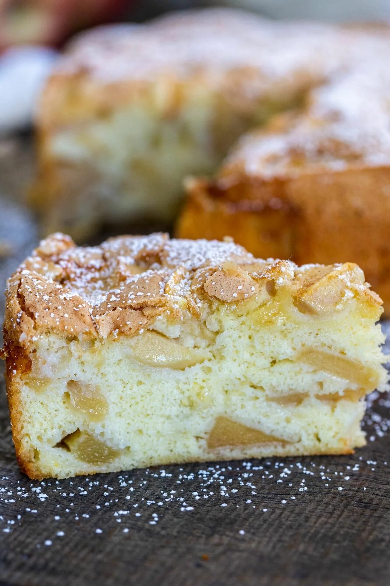 Простые рецепты шарлотки на кефире фото Sharlotka Apple Cake Recipe - Momsdish Apple cake recipe easy, Apple cake recipe