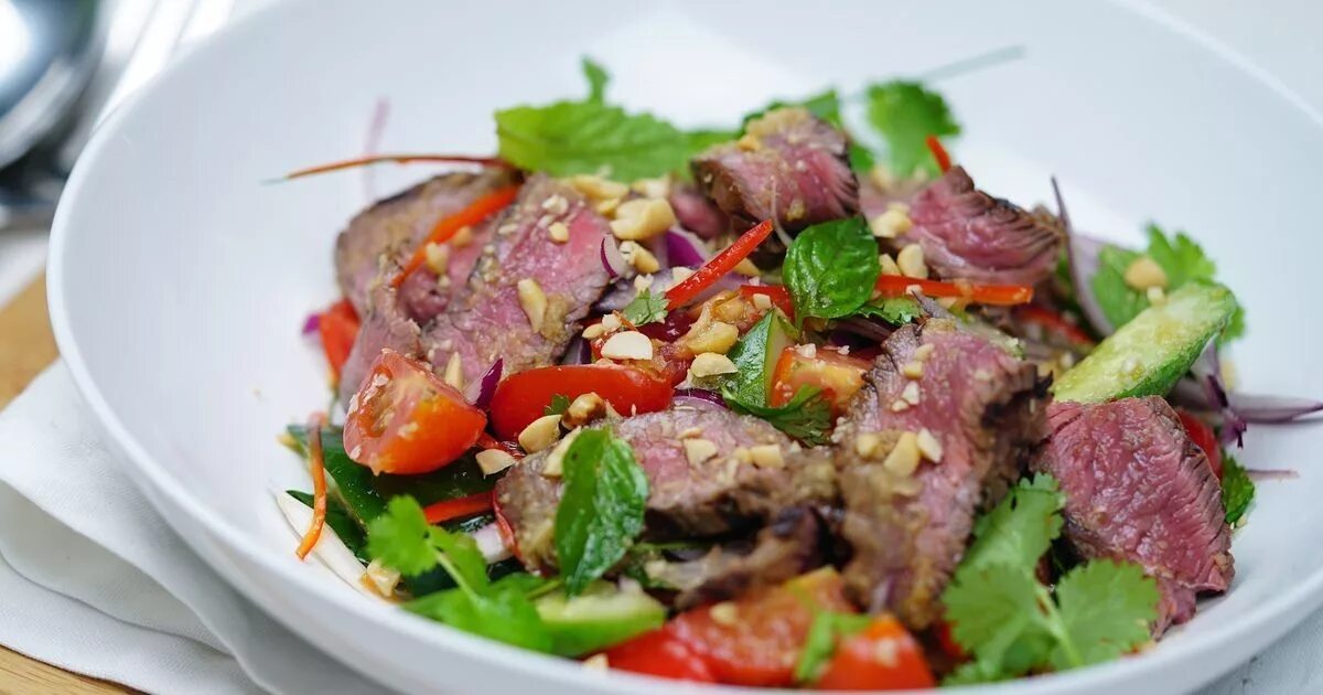 Простые салаты из говядины с фото Thai beef salad Recipe Beef salad, Thai beef salad, Beef