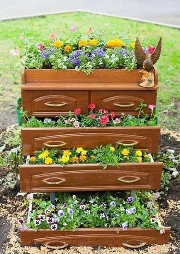 Простые цветники на даче своими руками Unusual but beautiful DIY garden decorations from old drawers My desired home Са