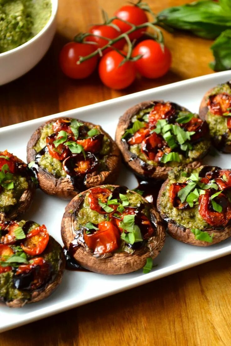 Простые вегетарианские рецепты с фото Pesto & Roasted Tomato Stuffed Mushrooms Whole 30 recipes, Vegan whole30 recipes