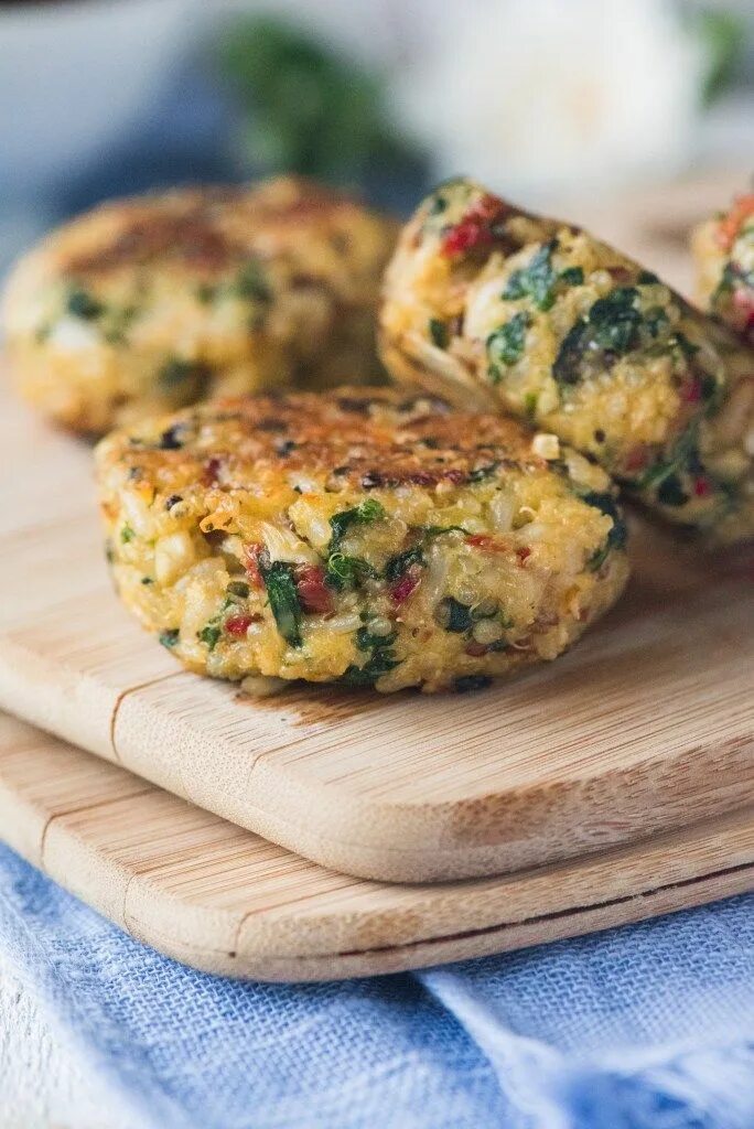 Простые вегетарианские рецепты с фото Italian Quinoa Protein Patties Nuts and Seed Quinoa protein, Vegetarian recipes,