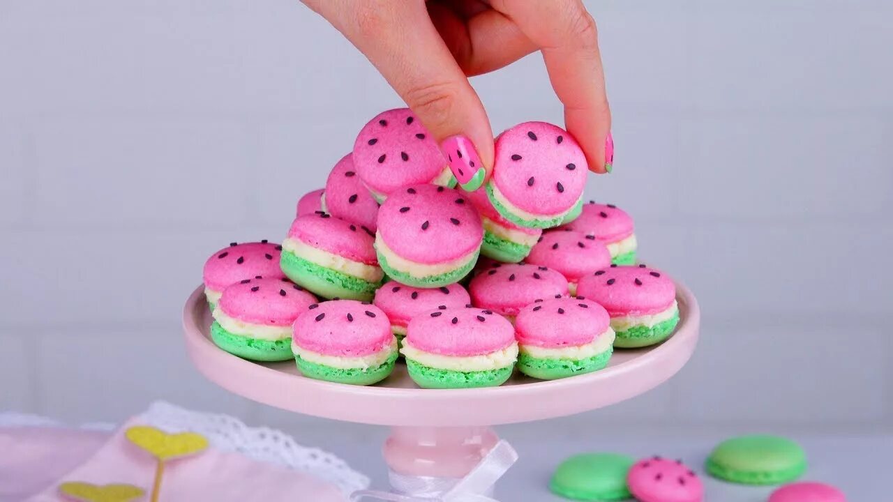 Простые вкусняшки рецепты с фото Make Your Own Watermelon Macarons - YouTube