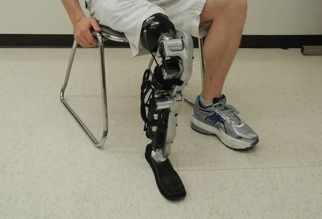 Протез ноги выше колена фото See the world's first mind-controlled prosthetic leg in action Robotic prostheti