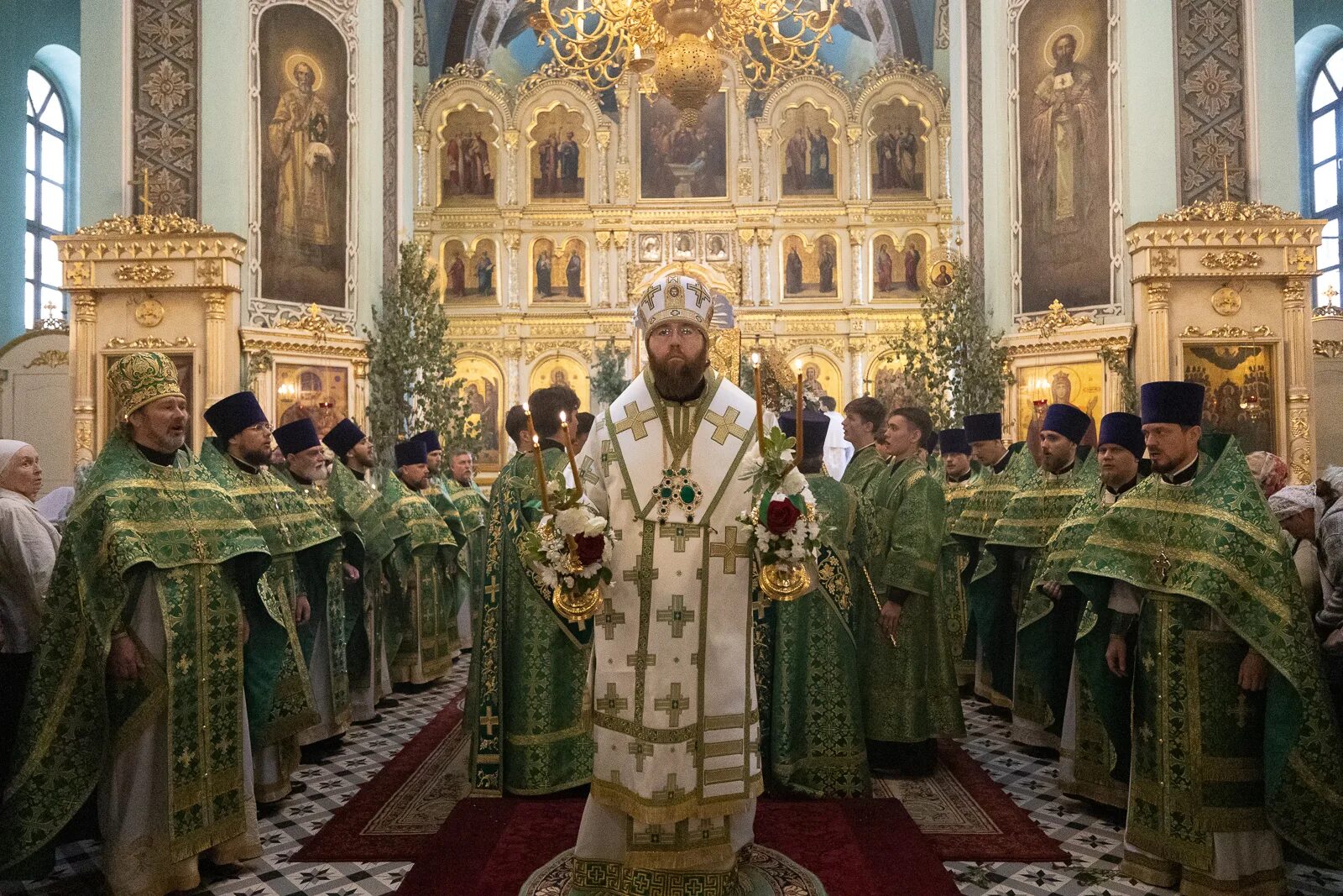 Протодиакон александр пушкарев саратов фото Митрополит Игнатий совершил Божественную литургию в Духосошественском соборе г. 