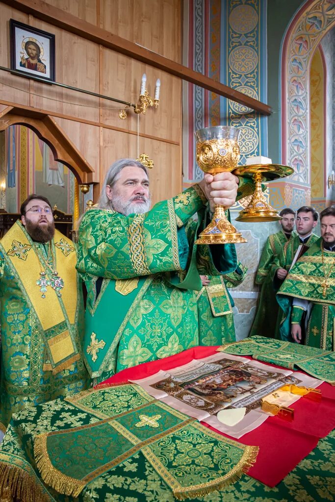 Протодиакон александр пушкарев саратов фото Митрополит Игнатий совершил Божественную литургию в Свято-Иоанновском женском мо