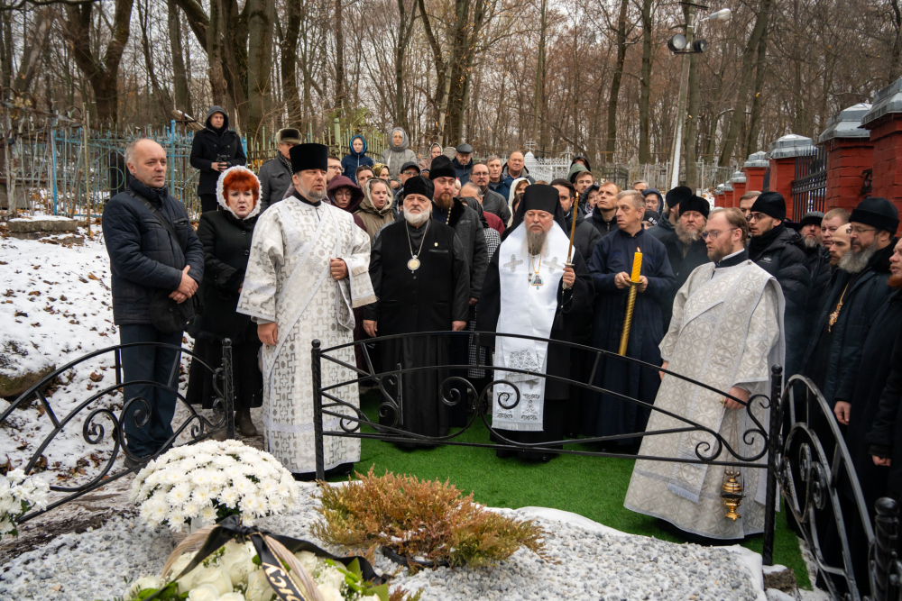 На 40-й день со дня кончины протоиерея Сергия Лоскутова литургию в Успенском соб