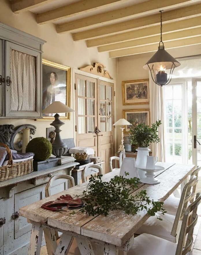 Прованс интерьер дома фото A Refined French Interior - Victoria Decoración de unas, Decoración francesa rús