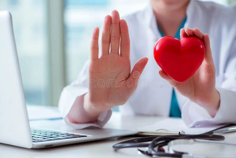 Проверяем сердце фото The Doctor Checking Up Heart in Medical Concept Stock Image - Image of love, car