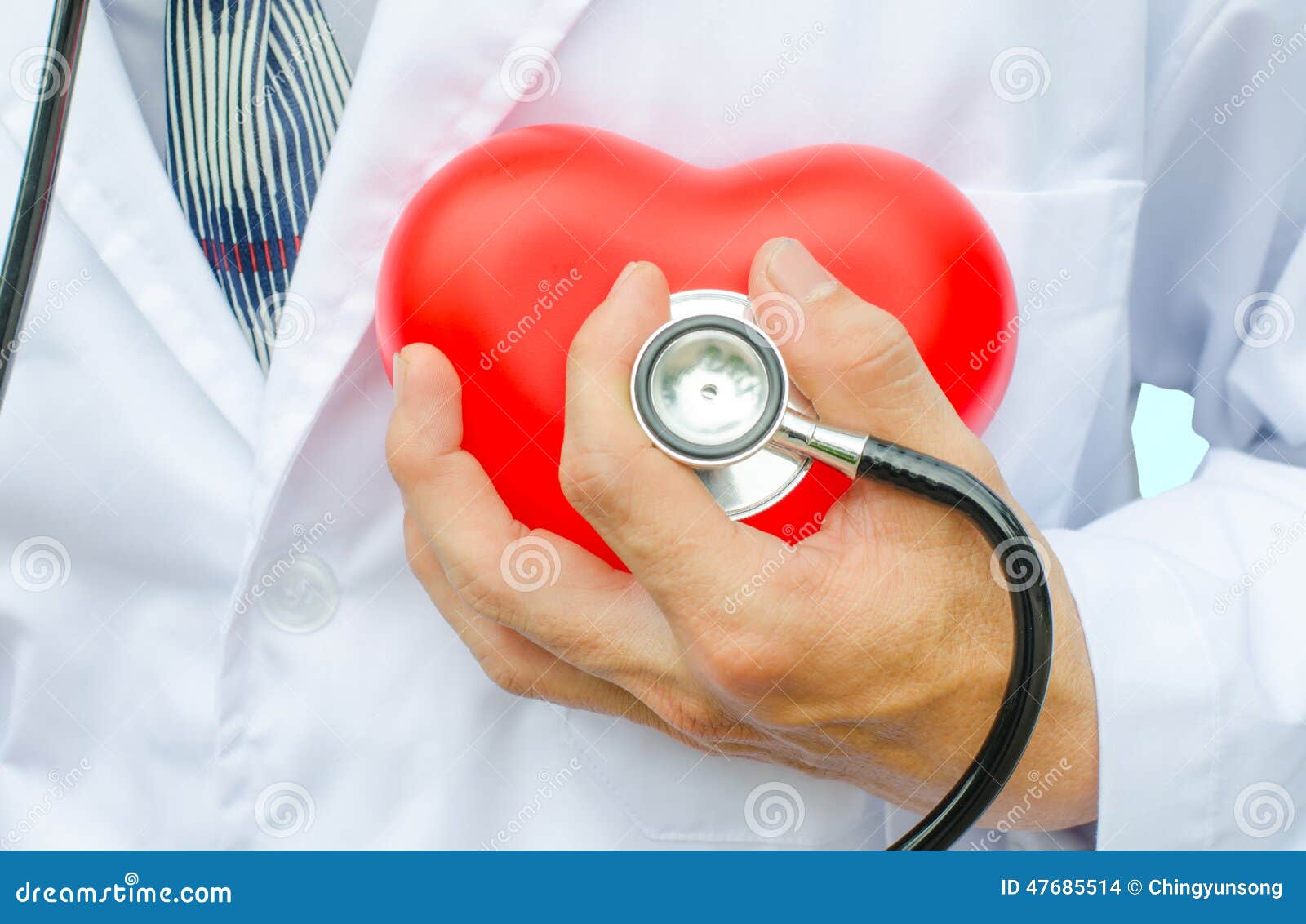 Проверяем сердце фото Close Up of Man Hands Check Heart Stock Photo - Image of stethoscope, condition: