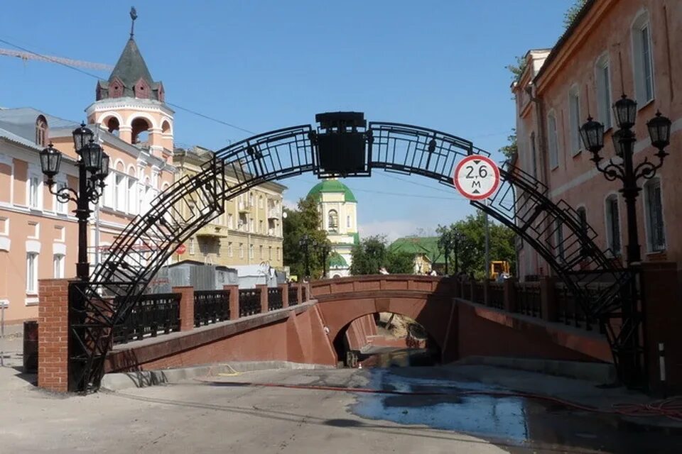 Опубликованы видео и фото последствий обрушения стены Каменного моста в Воронеже