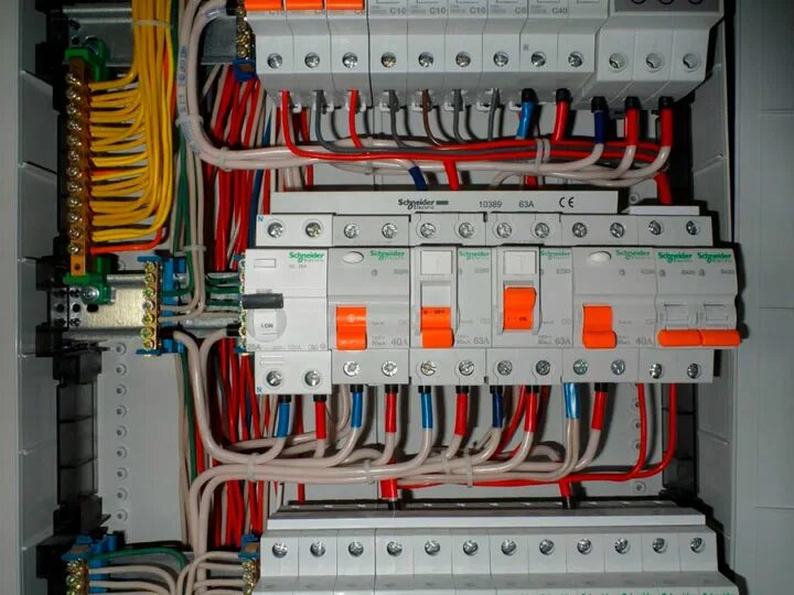 Провода к электрощите как подключать Монтаж электропроводки в деревянном доме под ключ - заказать в Москве и Московск