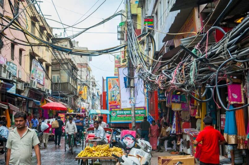 Провода в тайланде на улице фото Power to the people: The lethal tangle of electrical wires in Old Delhi, India P