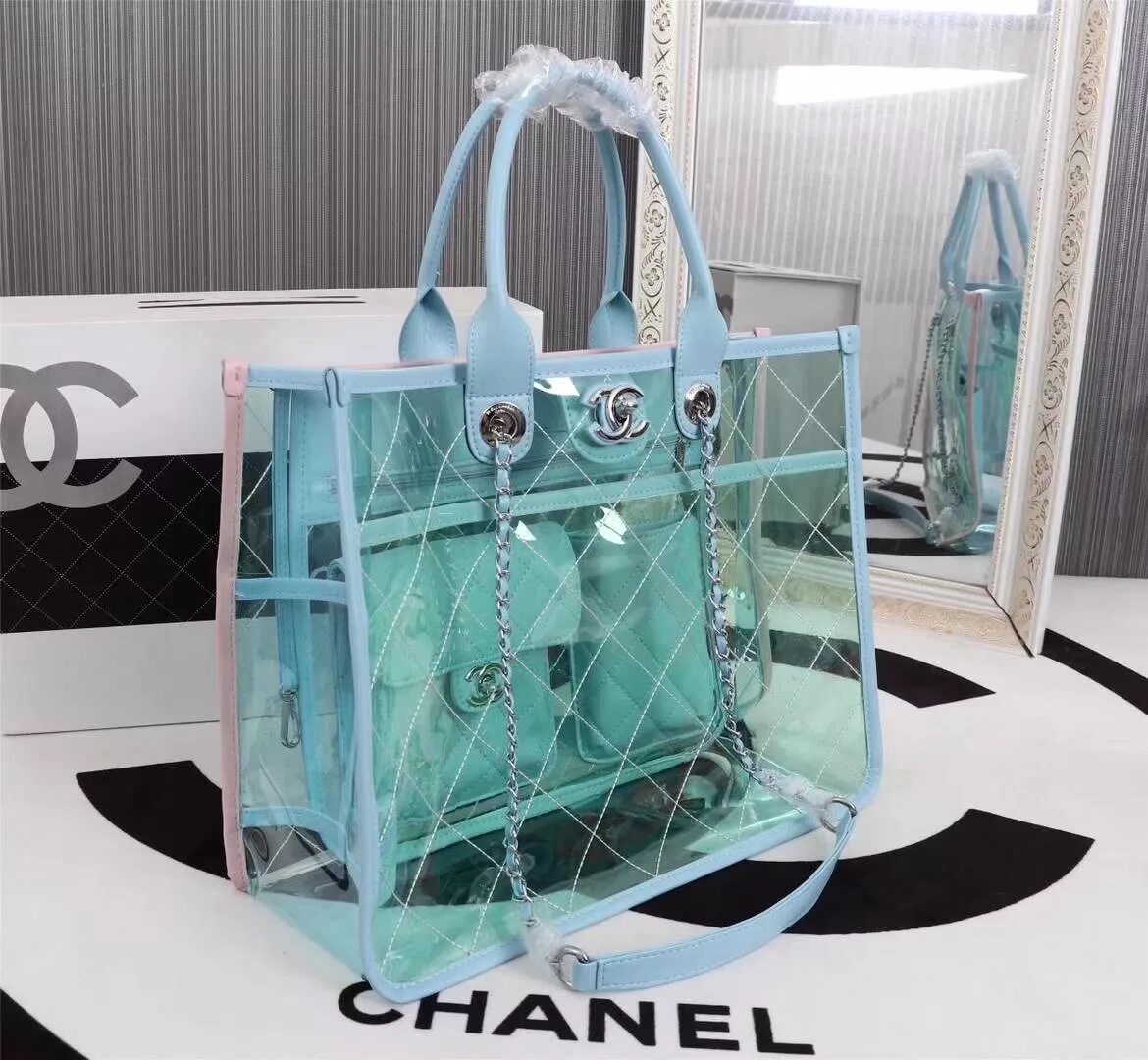 Прозрачная сумка фото Chanel Blue Sherbert Ice Cream Purse Transparent Sheepskin material authentic