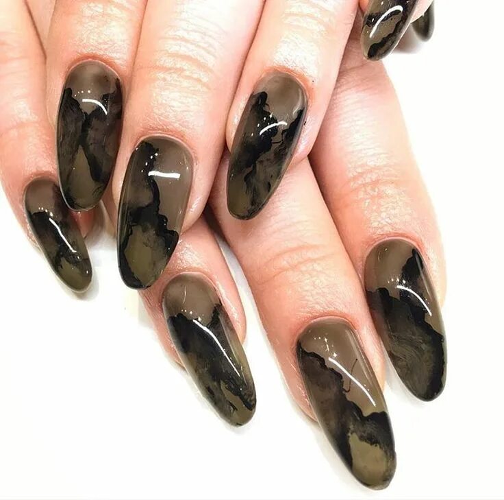 Прозрачный черный маникюр @chchesney natural nails are so long they barely fit in this pic! My smokey marb