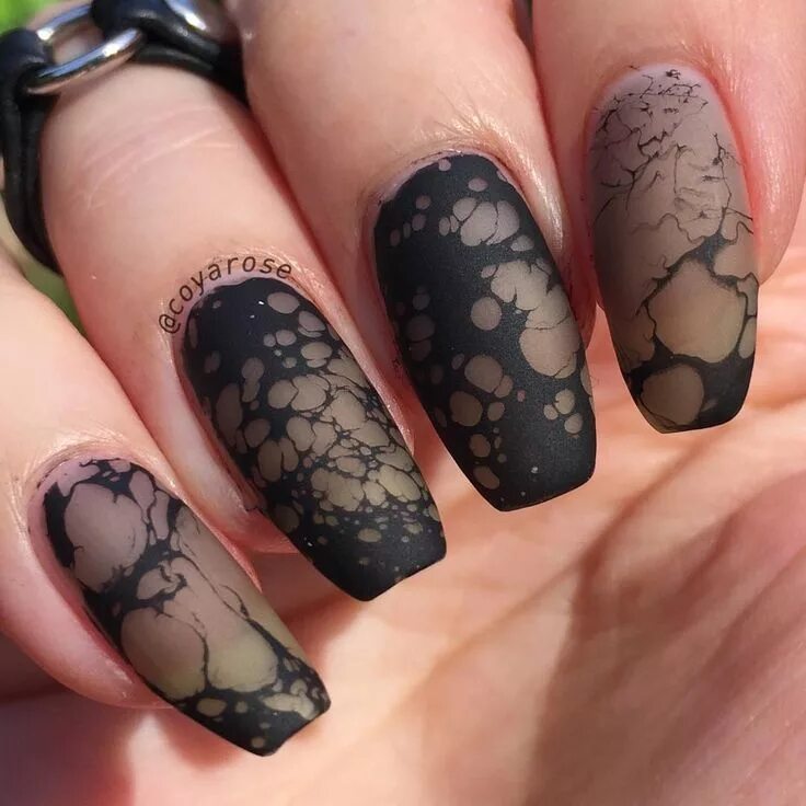 Прозрачный черный маникюр Sheer black negative space marble waterspot nails nail art Matte nails design, M