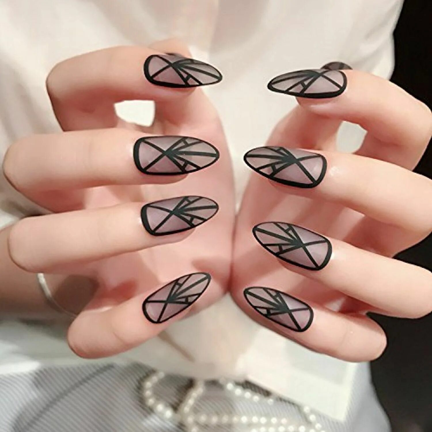 Прозрачный черный маникюр YUNAI Matte transparent False Nails with Black Stripes Design Stiletto Artificia