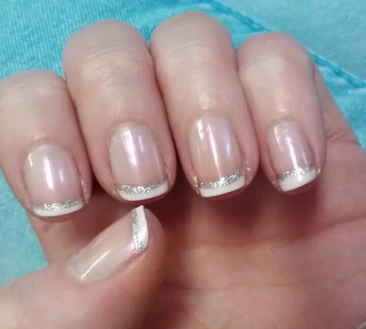 Прозрачный маникюр френч на короткие French manicure with silver underline French nails, Prom nails silver, Gel nails