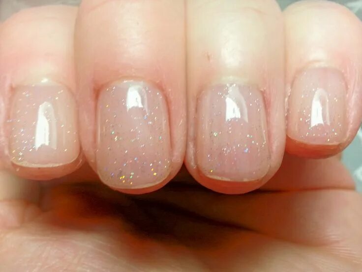 Прозрачный маникюр на короткие ногти Nails: Short, gel manicure, clear with just a touch of glitter- adds an elegant,