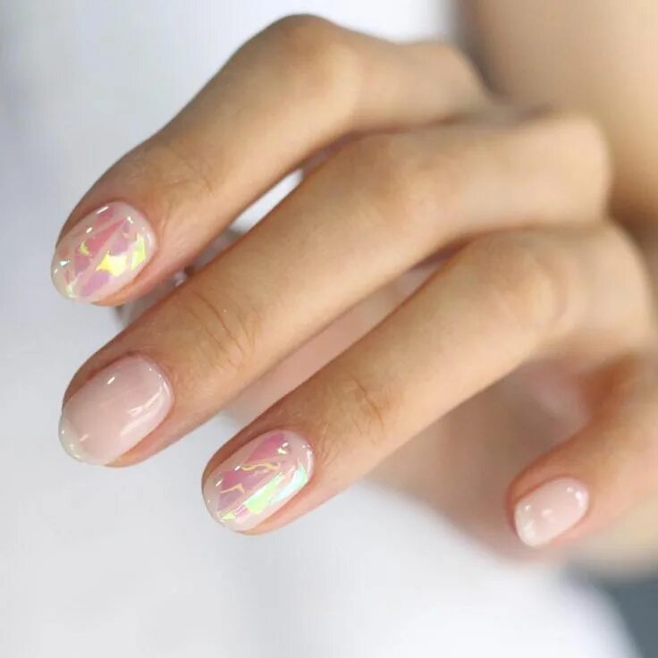 Прозрачный маникюр на короткие ногти 2024 This shattered glass manicure is the only thing getting us through Monday. #Mani