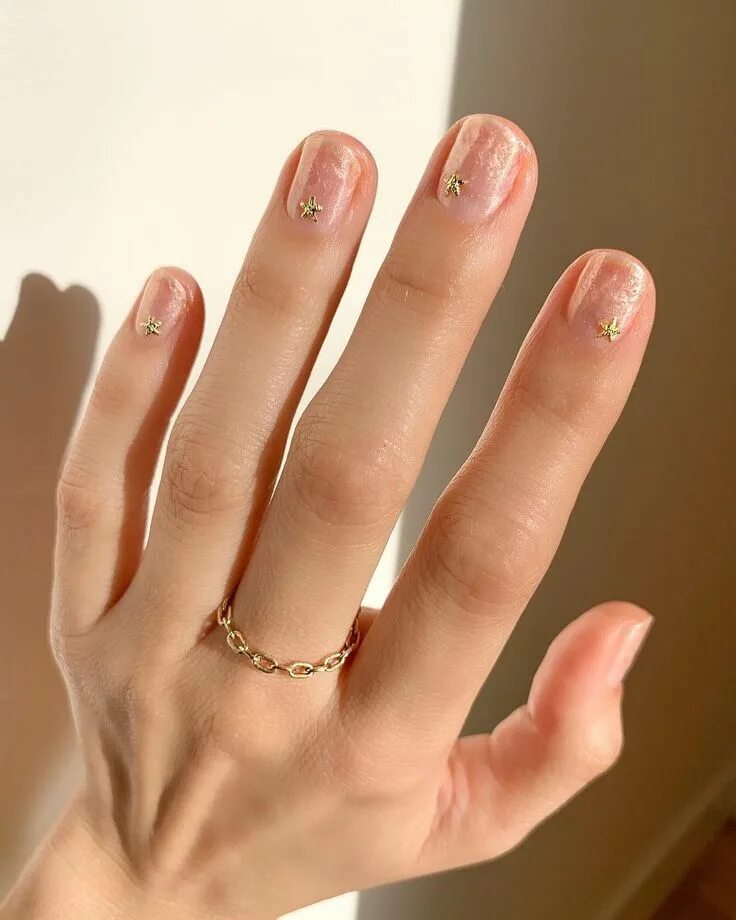 Прозрачный маникюр на короткие ногти Unha decorada: 12 opções com aplicações para copiar já! Wedding nails, Natural n